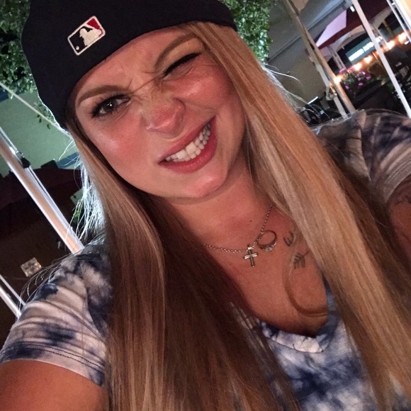 Meet your Posher, Stephanie - Picture 1 of 1